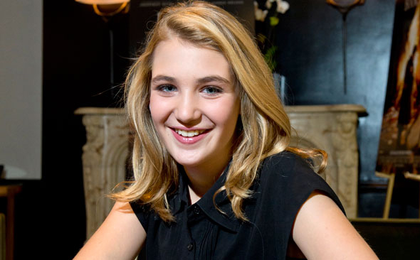 Sophie_Nelisse_02_2014