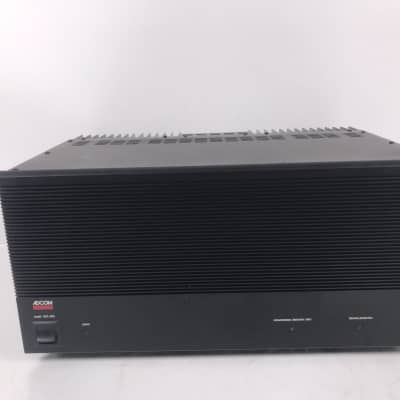 Ampli Adcom devant