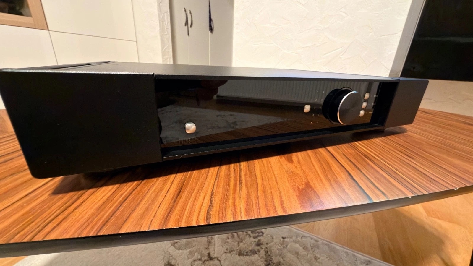 Rega Elicit-R im01 post