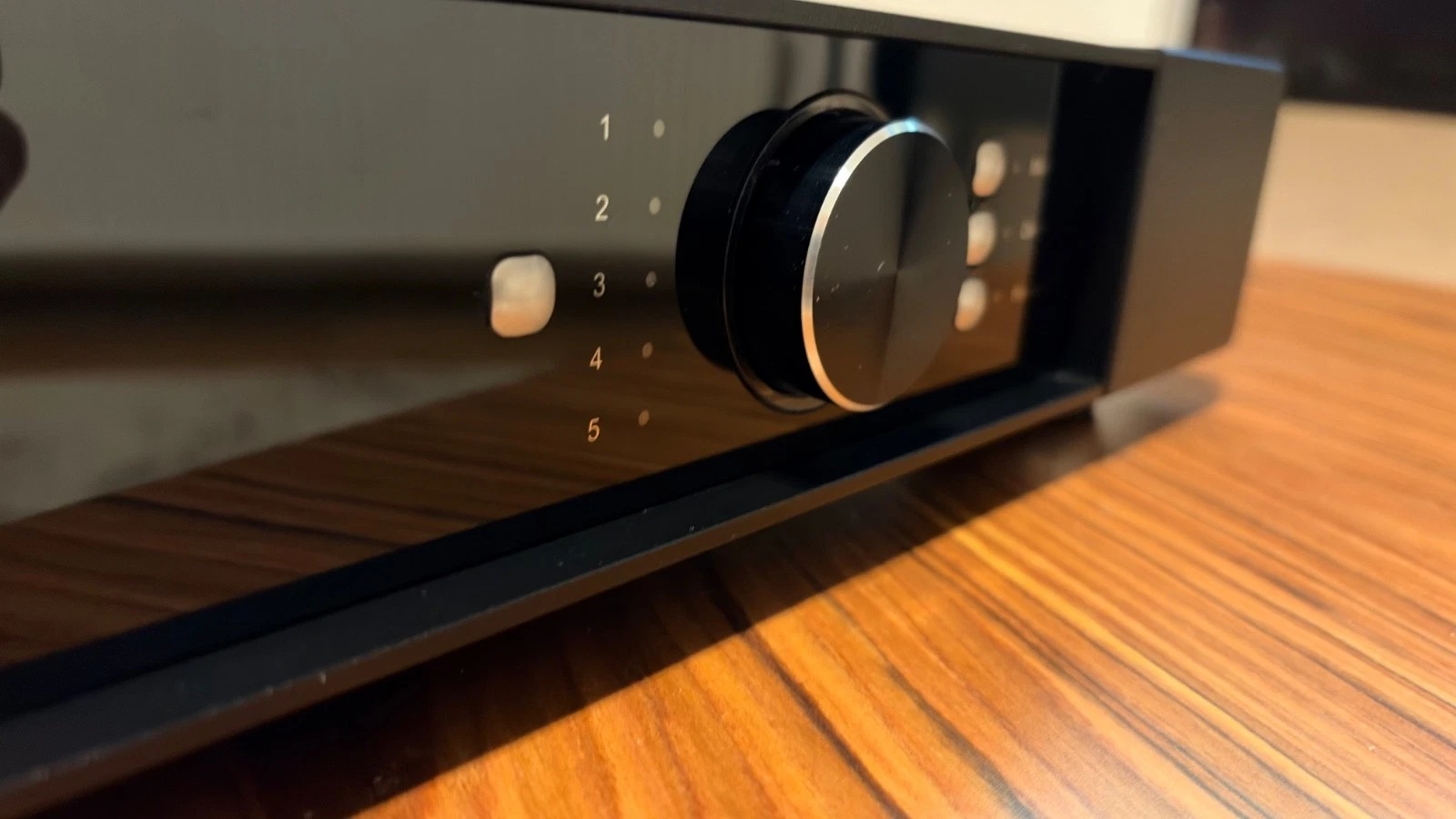 Rega Elicit-R im02 post