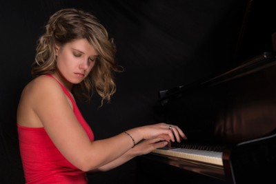 Lire la suite à propos de l’article <!--:fr-->Emie R. Roussel nommée révélation Jazz Radio-Canada 2014-15<!--:-->