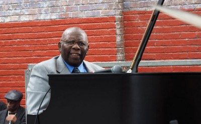 Lire la suite à propos de l’article <!--:fr-->Oliver Jones – Un retour à la source de son enfance<!--:-->