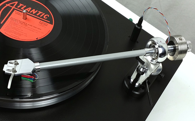 Lire la suite à propos de l’article <!--:fr-->VPI Nomad, le premier tourne-disque «tout-en-un»<!--:--><!--:en-->VPI Nomad, le premier tourne-disque «tout-en-un»<!--:-->