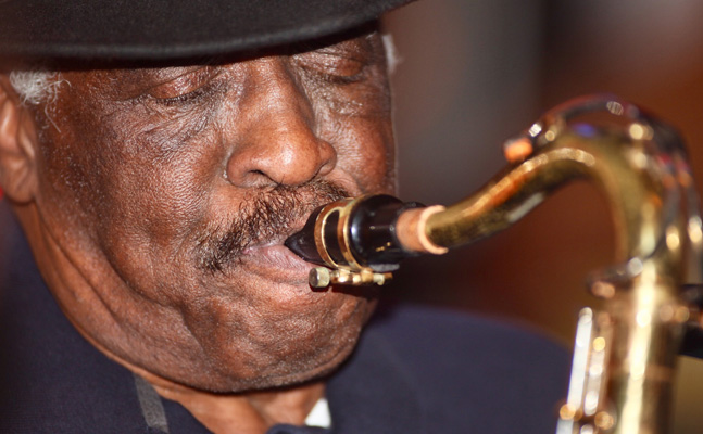 Lire la suite à propos de l’article Eddie Shaw, un «Géant du Blues», nous a quittés !