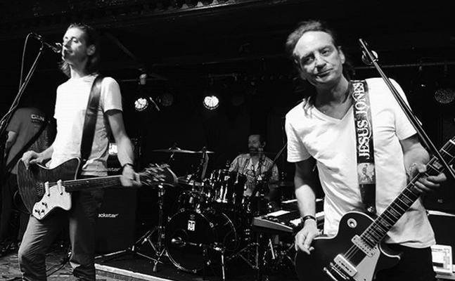 Lire la suite à propos de l’article RSD2018/1993: Jesus Jones – 00+11×25