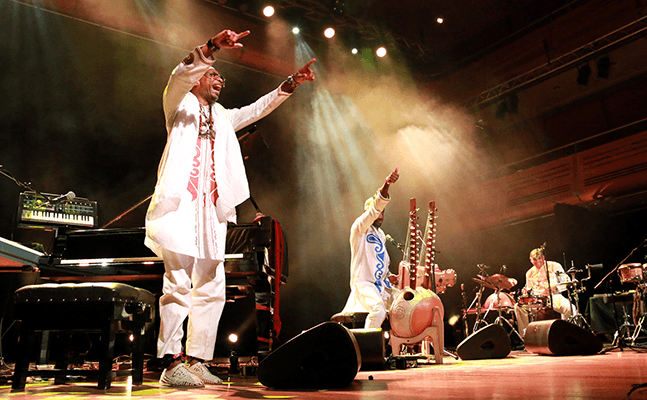Lire la suite à propos de l’article OMAR SOSA & SECKOU KEITA : Transparent Water Trio