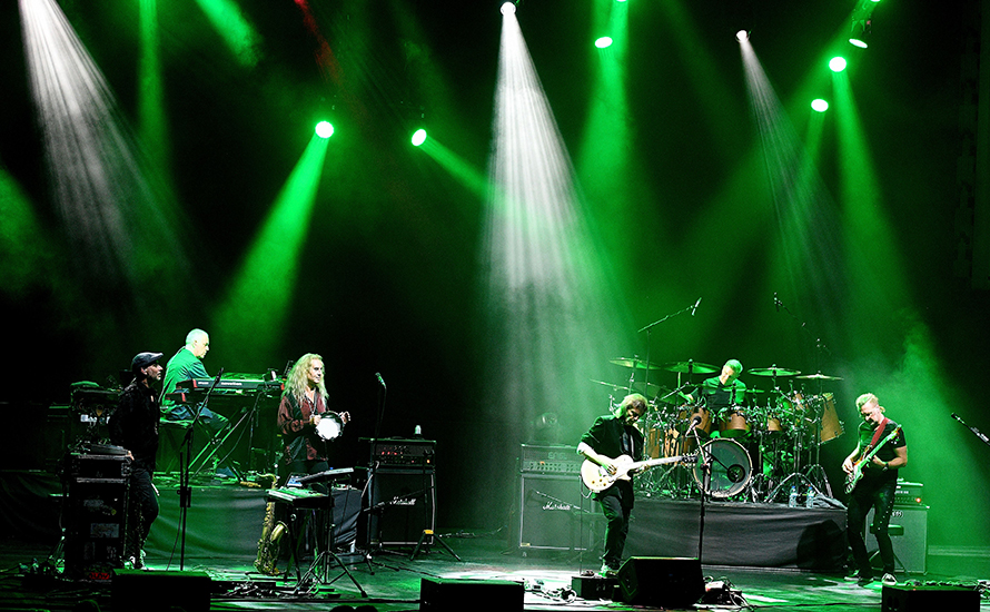 Lire la suite à propos de l’article Steve Hackett célèbre les 50 ans de l’album mythique Foxtrot