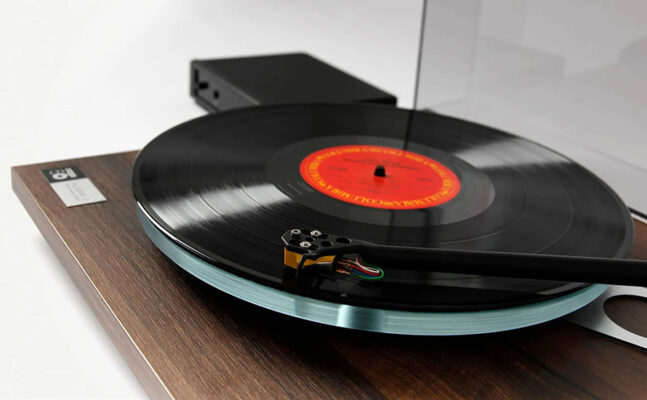 Lire la suite à propos de l’article Platine vinyle Rega Planar 3 50th Edition