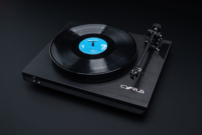 Lire la suite à propos de l’article Cyrus Audio : introduit une platine vinyle haut de gamme